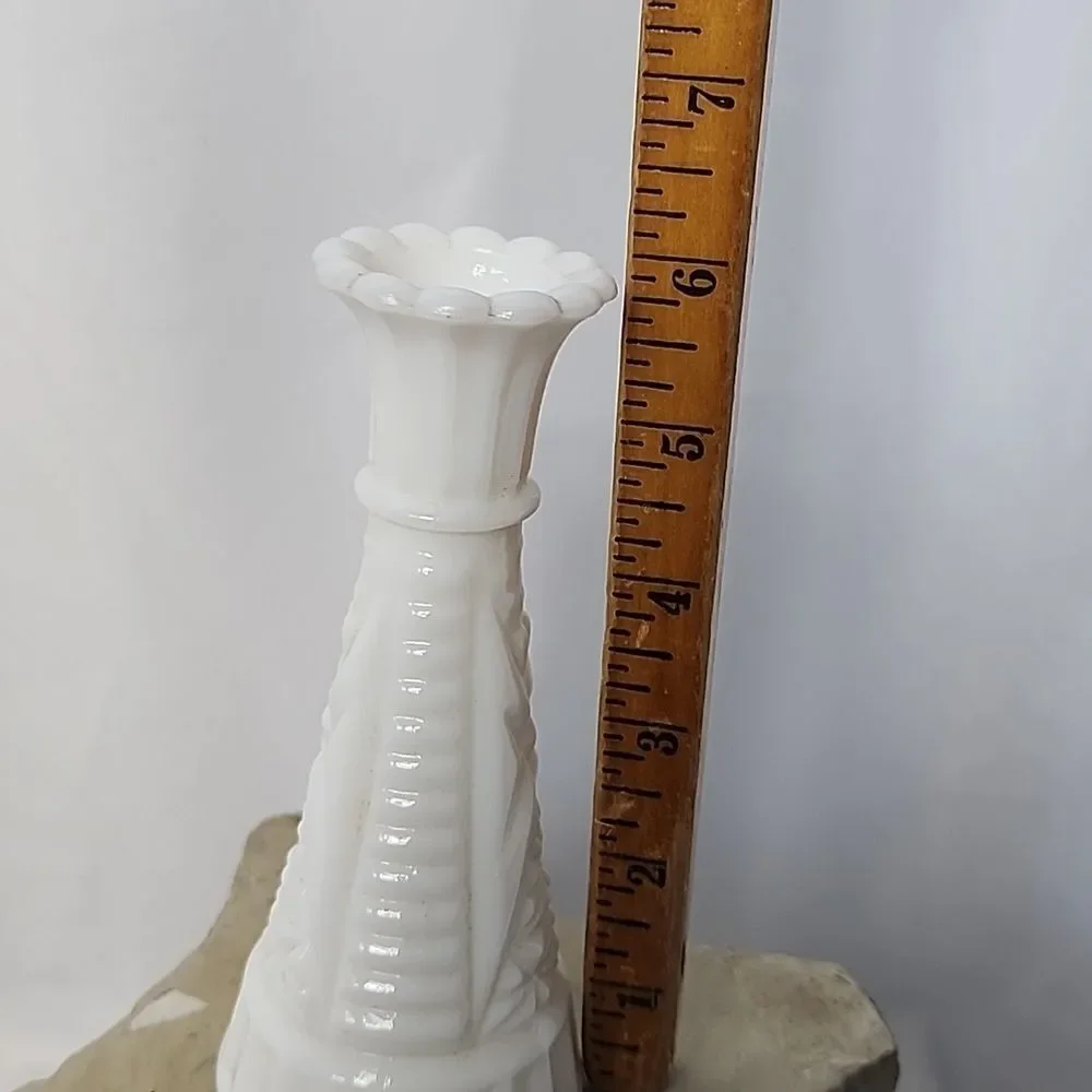Vintage Detailed Decorative Milk Glass Vase - Picture 6 of 6